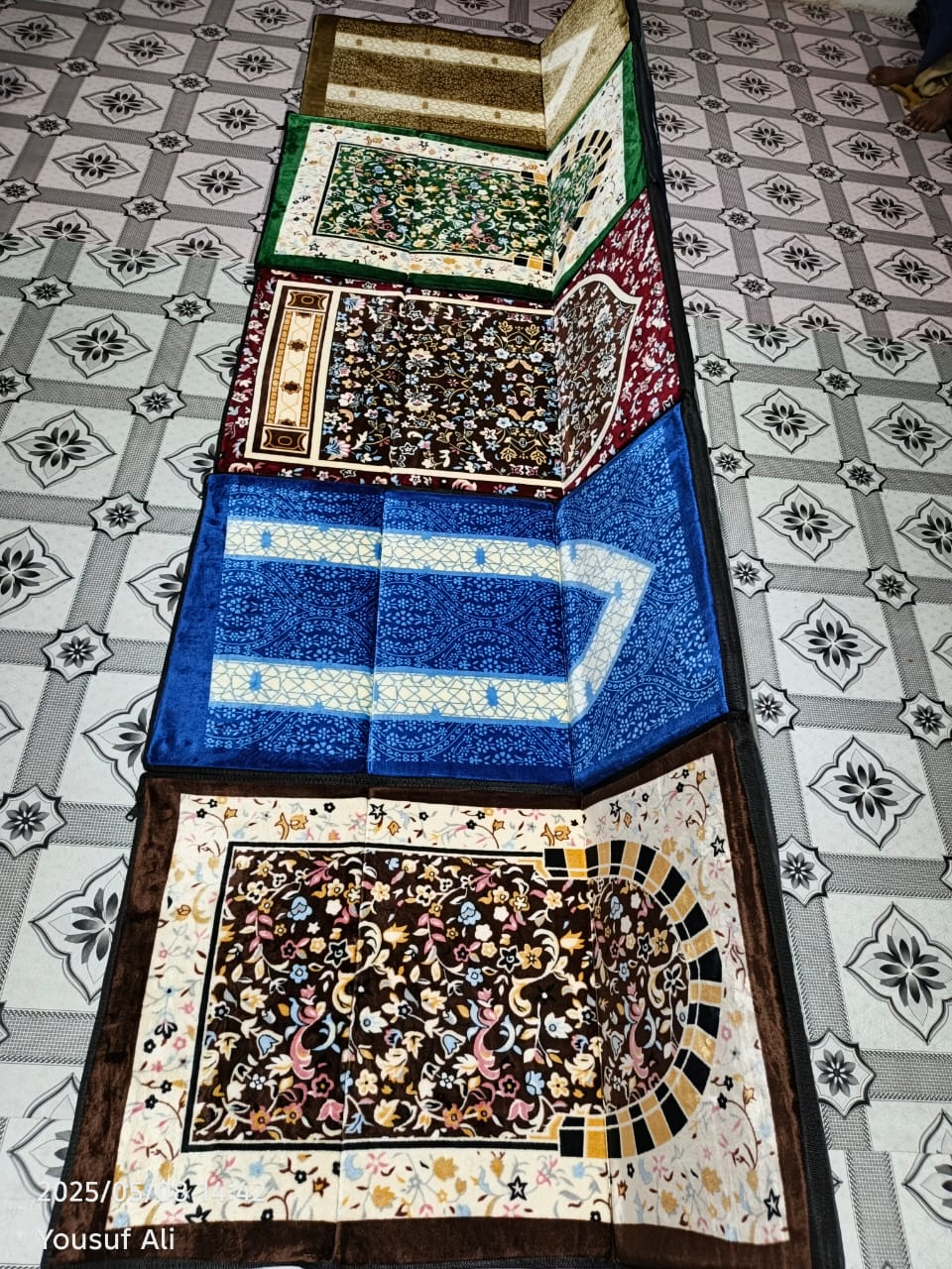 Baithak Foam Velvet Travelling prayer mat / Janamaz ( Travelling Prayer Mat) - Tasbeeh Wala