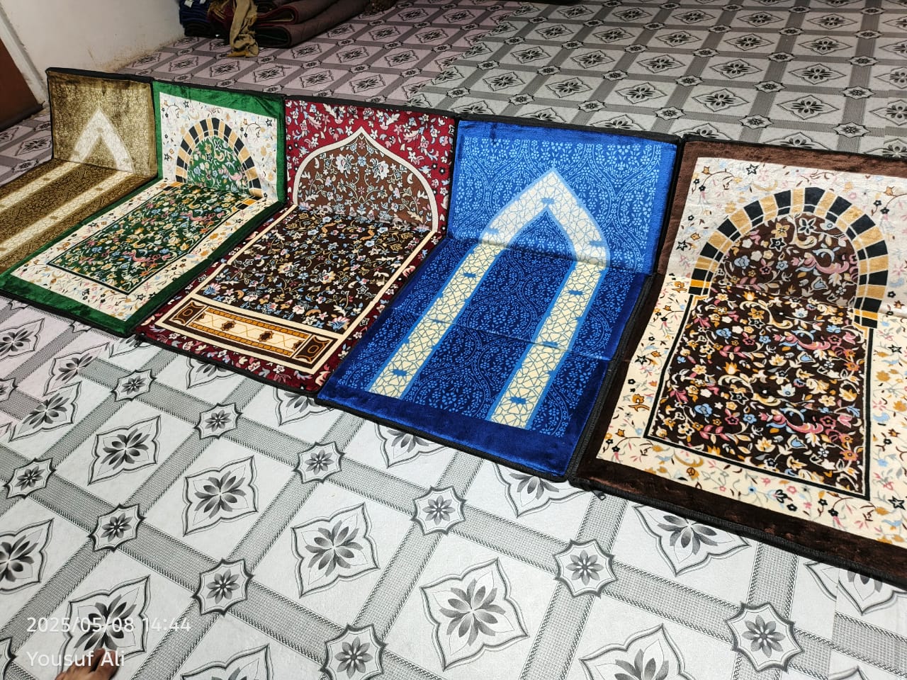 Baithak Foam Velvet Travelling prayer mat / Janamaz ( Travelling Prayer Mat) - Tasbeeh Wala