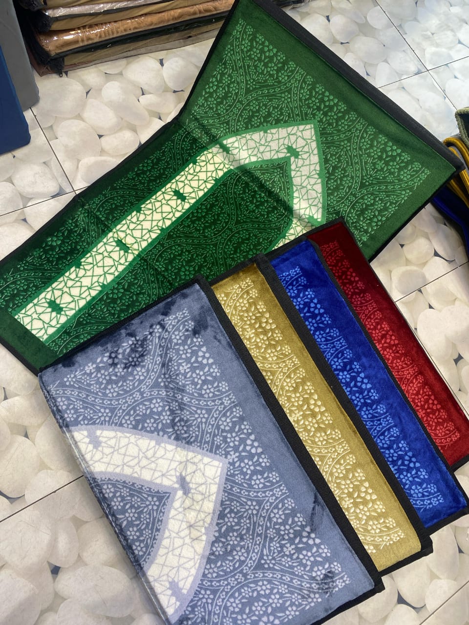 Baithak Foam Velvet Travelling prayer mat / Janamaz ( Travelling Prayer Mat) - Tasbeeh Wala
