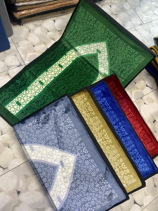 Baithak Foam Velvet Travelling prayer mat / Janamaz ( Travelling Prayer Mat) - Tasbeeh Wala