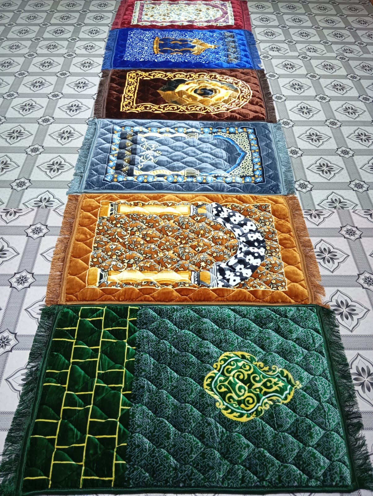Velvet Foam Padded Prayer Mats – Soft & Comfortable Jaenamaz - Tasbeeh WalaIslamic products