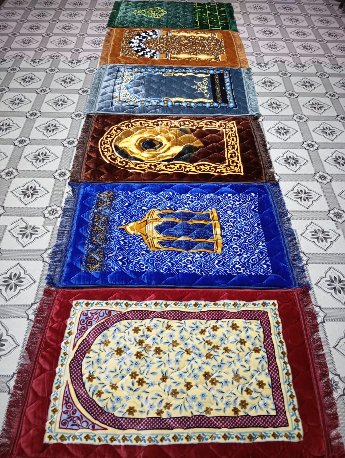 Velvet Foam Padded Prayer Mats – Soft & Comfortable Jaenamaz - Tasbeeh WalaIslamic products